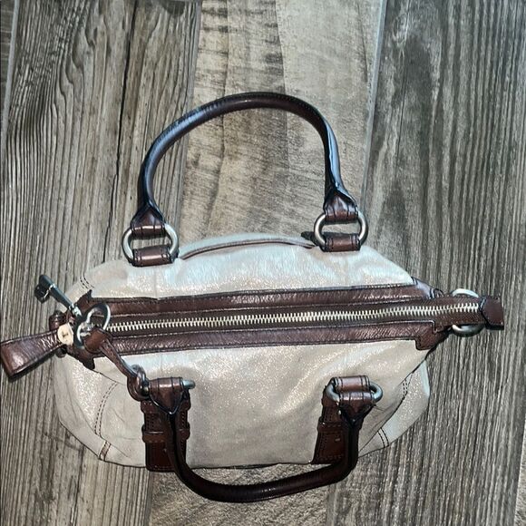 Fossil Cream and Brown leather Satchel with Structured Design 15”x1”x7”. - Picture 4 of 8